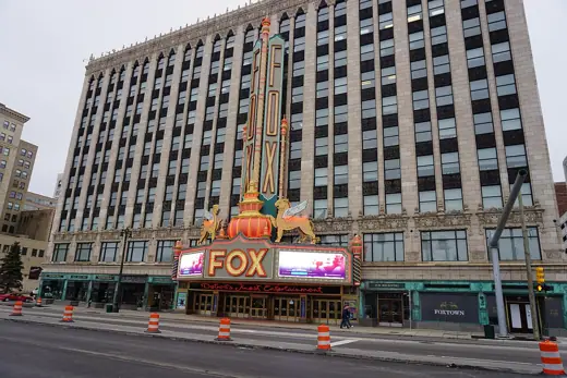Photo 2: Exterior