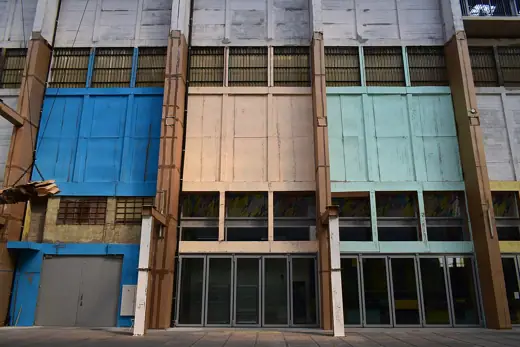 Photo 2: Exterior · "Gigantisme"