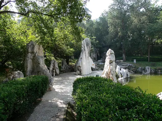 Photo 6: Context · Fragrant Hill Hotel garden