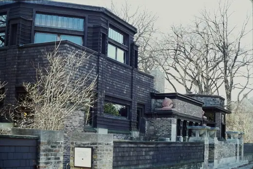 Photo 2: Exterior