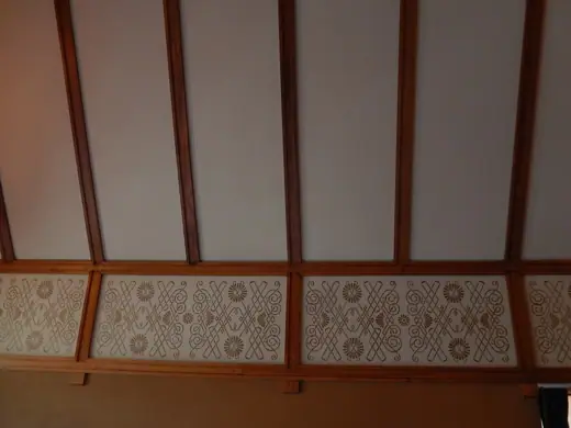 Photo 4: Interior