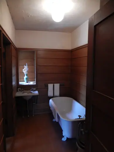 Photo 5: Interior