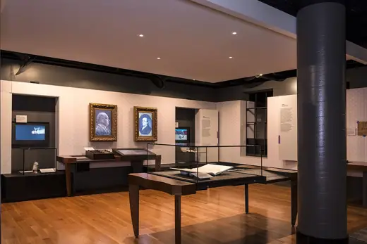 Photo 5: Interior