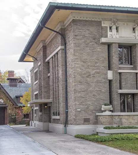 Photo 2: Exterior