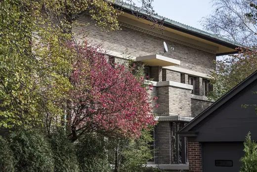 Photo 3: Exterior