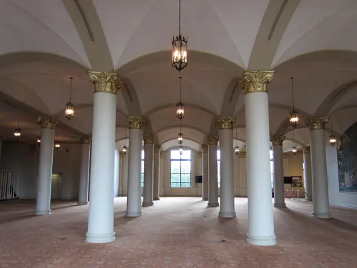 Photo 5: Interior