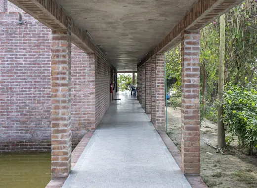 Photo 2: Interior · Friendship Hospital Shyamnagar in Bangladesh: external corridor