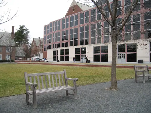 Photo 1: Exterior