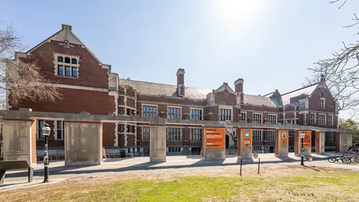 Photo 2: Exterior