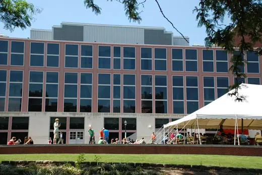 Photo 3: Exterior
