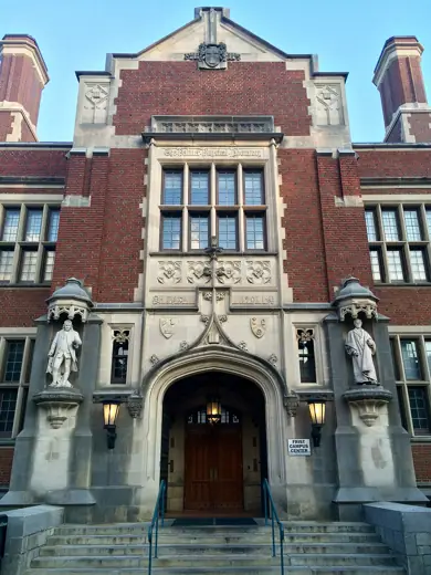Photo 4: Exterior
