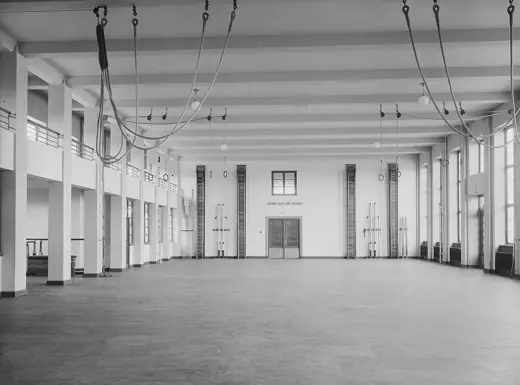 Photo 3: Interior