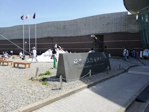 Photo 2: Exterior