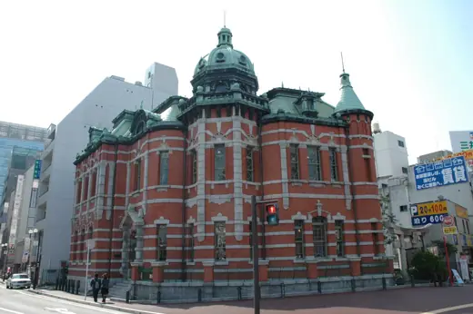 Photo 1: Exterior