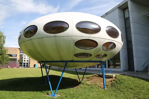 Photo 3: Exterior · Futuro, ein Experimental-Haus aus dem Jahr 1968