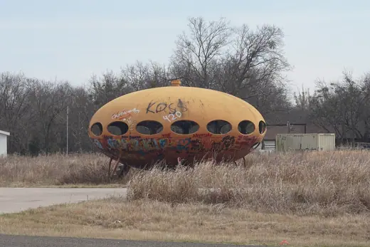 Photo 4: Exterior · The Futuro House in Royse City , Texas ( United States )