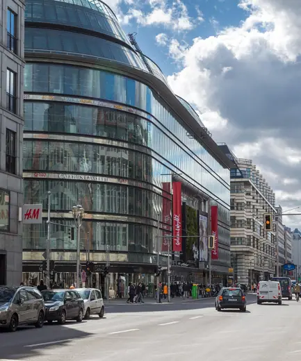 Photo 3: Exterior · Berlin: "Galeries Lafayette" an der Friedrichstraße