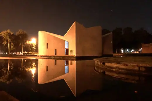 Photo 5: Context · Gandhi Bhavan at the Panjab University in Sector-14, Chandigarh, as seen at night