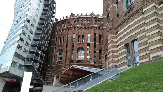 Photo 3: Exterior