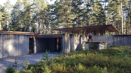 Photo 1: Exterior