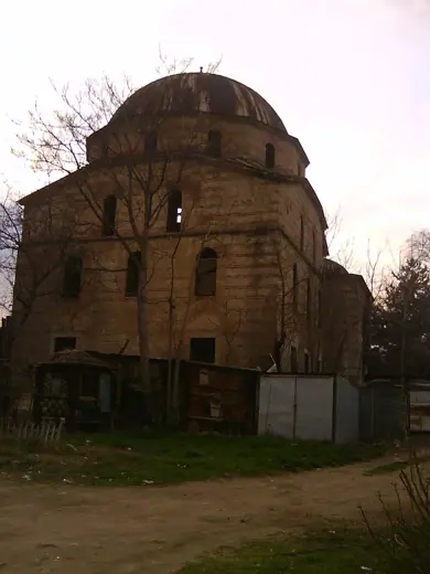 Photo 2: Exterior