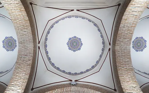 Photo 3: Interior
