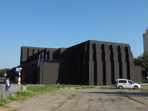 Photo 3: Exterior · Gdańsk - Shakespearean Theatre