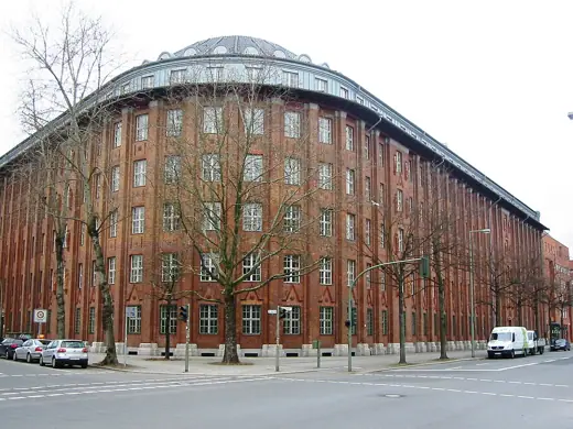Photo 1: Exterior