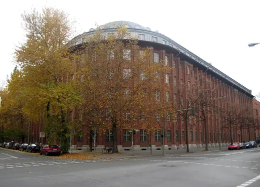 Photo 2: Exterior