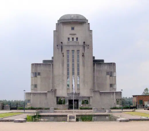 Photo 1: Exterior
