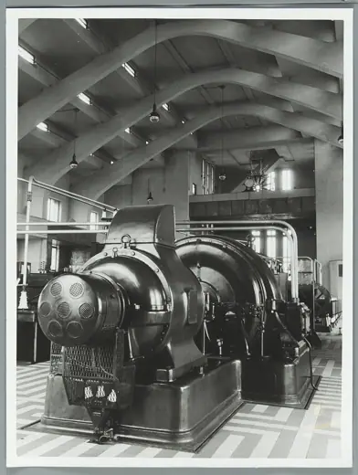 Photo 4: Interior