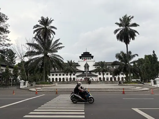Photo 3: Exterior · The Gedung Sate ("Satay Building"), landmark of Bandung, on a cloudy afternoon