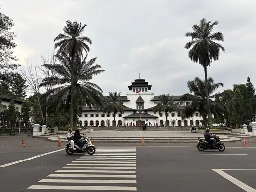 Photo 4: Exterior · The Gedung Sate ("Satay Building"), landmark of Bandung, on a cloudy afternoon