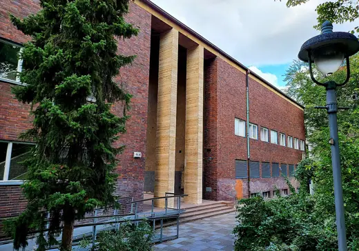 Photo 2: Exterior