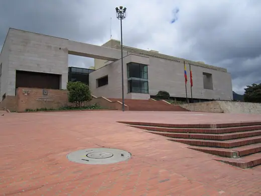 Photo 2: Exterior