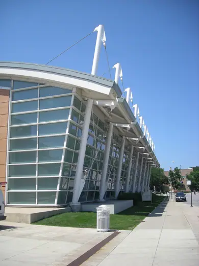 Photo 3: Exterior