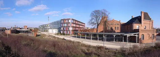 Photo 3: Exterior