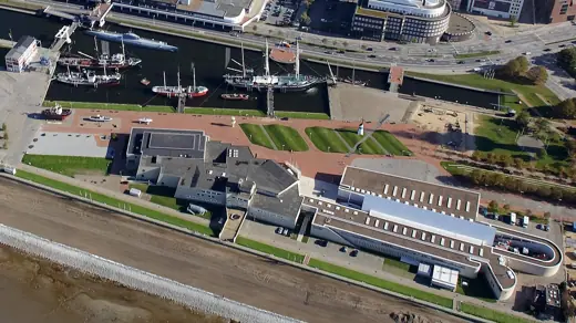 Photo 3: Exterior · Deutsches Schifffahrtsmuseum und Museumsflotte in Bremerhaven, Hans-Scharoun-Platz 1