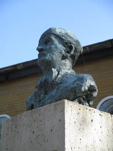 Photo 6: Detail