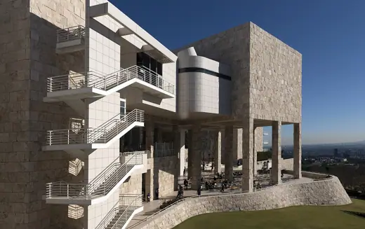 Photo 2: Exterior