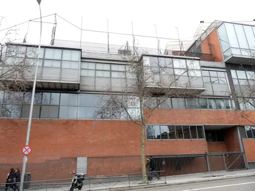 Photo 3: Exterior · Colegio Maravillas, calle de Joaquín Costa, Madrid
