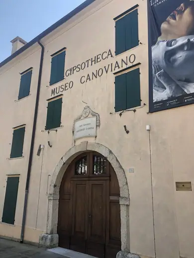 Photo 2: Exterior · Ingresso gipsoteca Canova