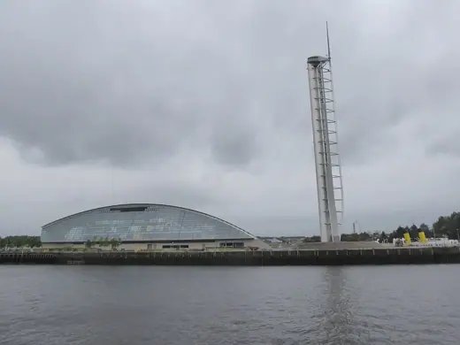 Photo 1: Exterior