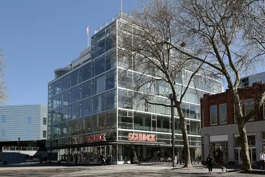Photo 3: Exterior · Het Glaspaleis SCHUNCK gezien vanaf de Bongerd in Heerlen