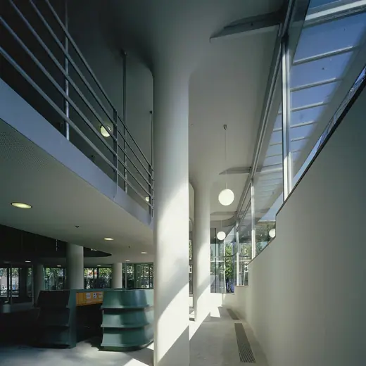 Photo 5: Interior · Het Glaspaleis: Interieur met kolommen (opmerking: Gefotografeerd voor ANWB Monumentenboek)