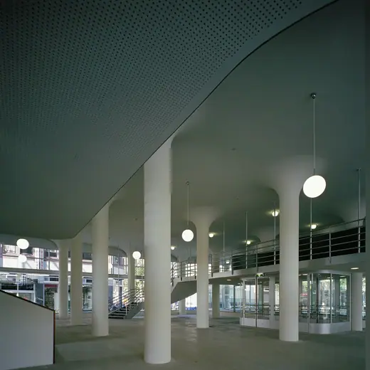 Photo 6: Interior · Het Glaspaleis: Interieur met kolommen (opmerking: Gefotografeerd voor ANWB Monumentenboek)