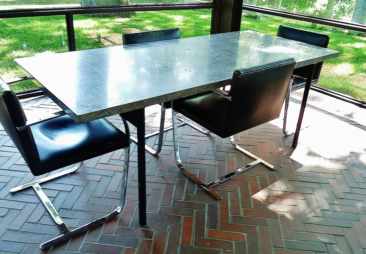 Glass House: Interior