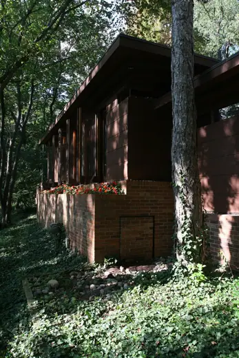 Photo 3: Exterior
