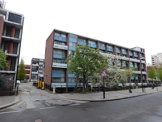 Photo 3: Exterior