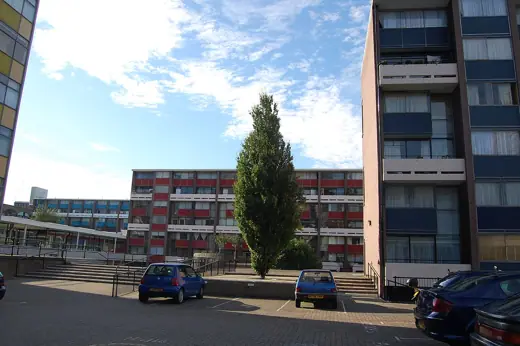 Photo 4: Exterior